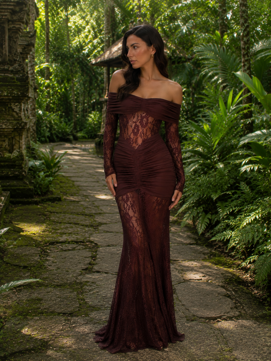 Verona | Vestido largo de encaje con hombros descubiertos